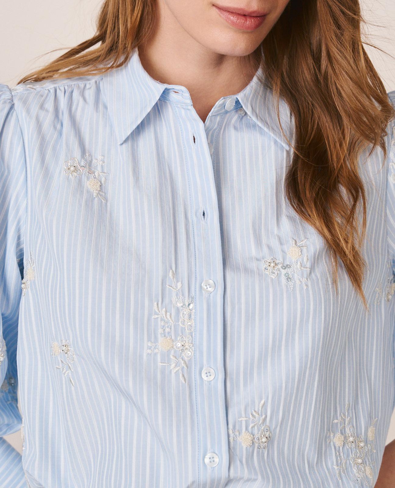 alma-en-pena-gestreifte-popeline-bluse-mit-stickerei-puff-rmel-blau image 4