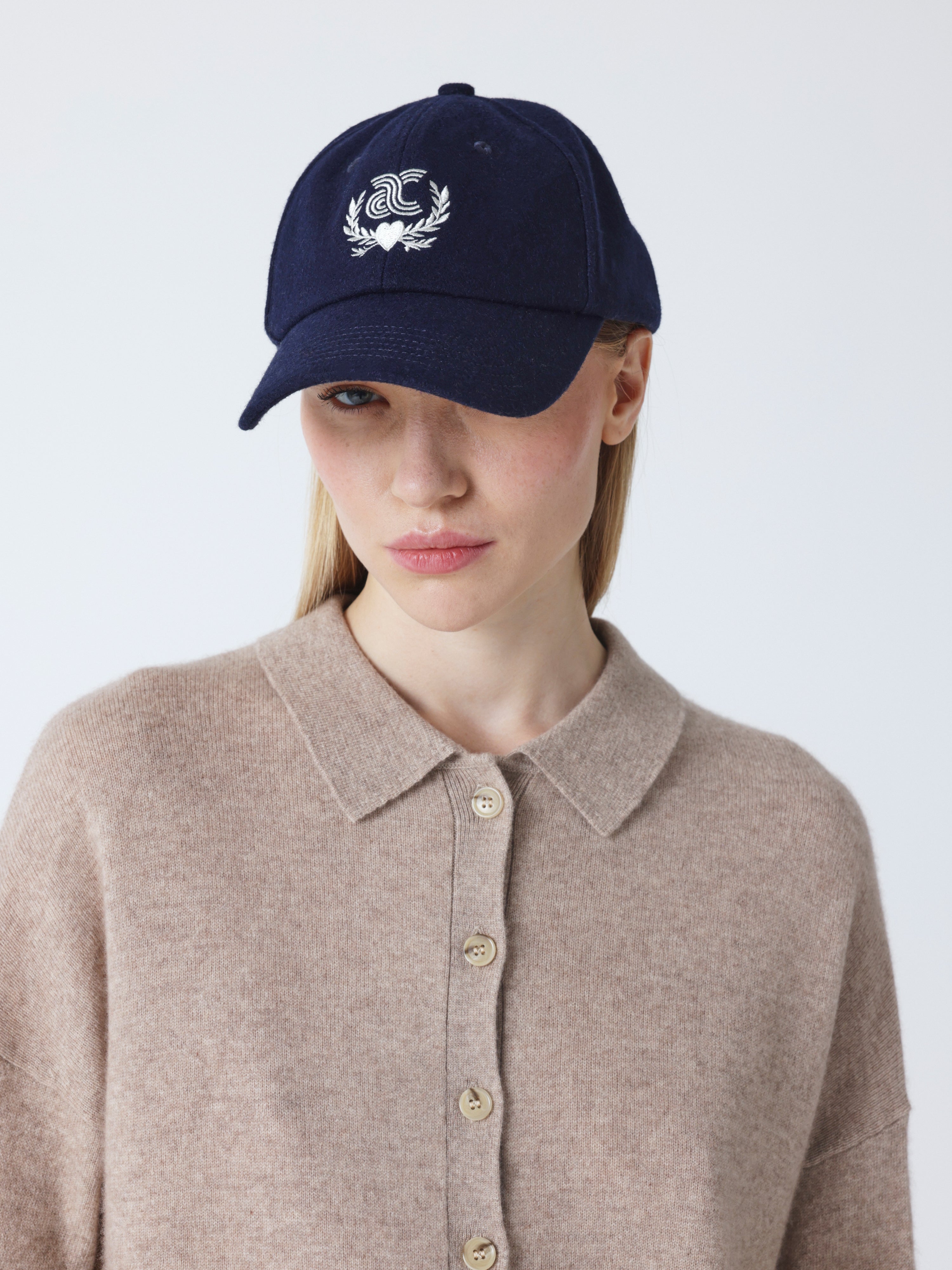 absolut-boost-cap-unisex-woll-cap-mit-stickerei-navy image 3