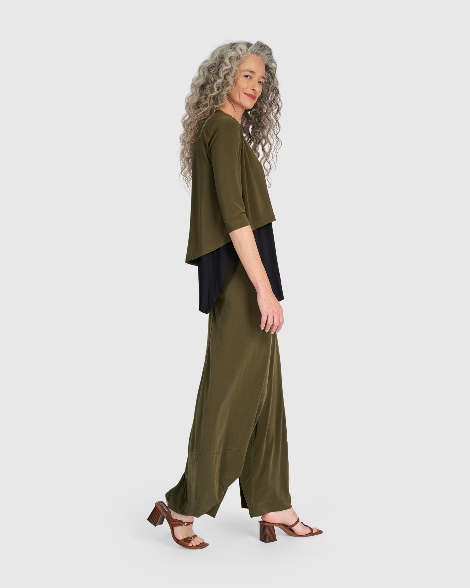 alembika-essential-slinky-cropped-cardigan-jacke-khaki image 4