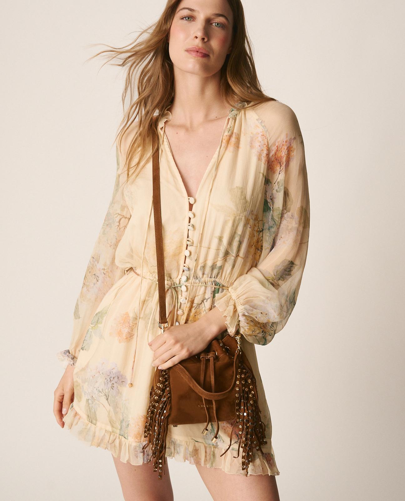 alma-en-pena-clutch-tasche-mit-metall-details-camel-leder image 2