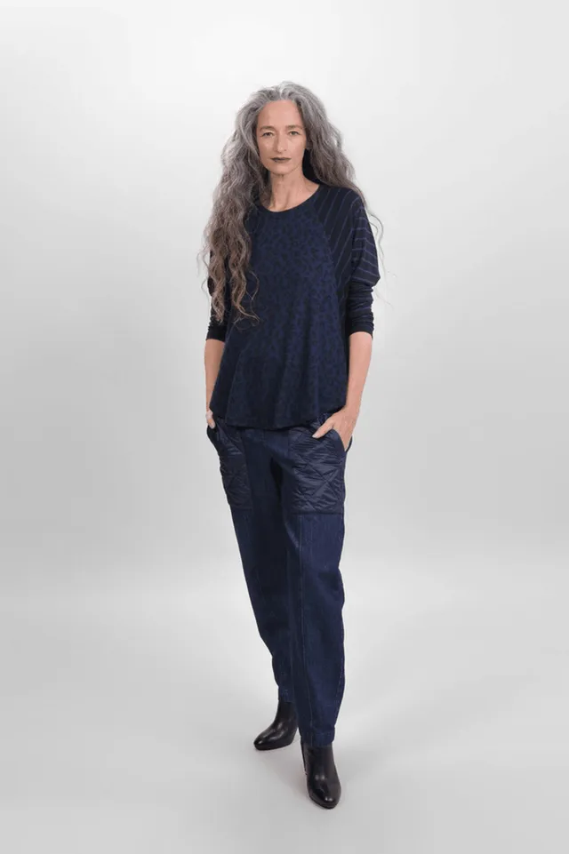alembika-chiu-raglan-top-navy-leo image 1