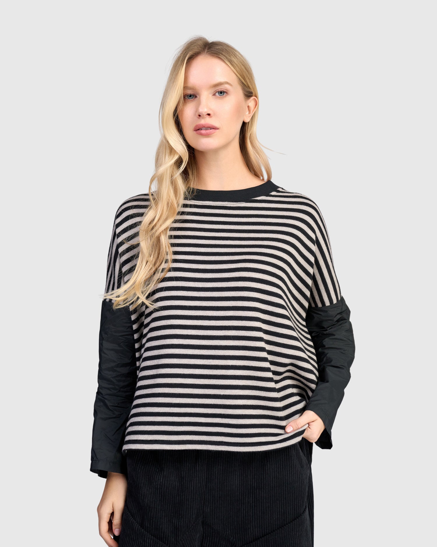 alembika-urban-sund-boxy-top-black-cloud-stripe image 2