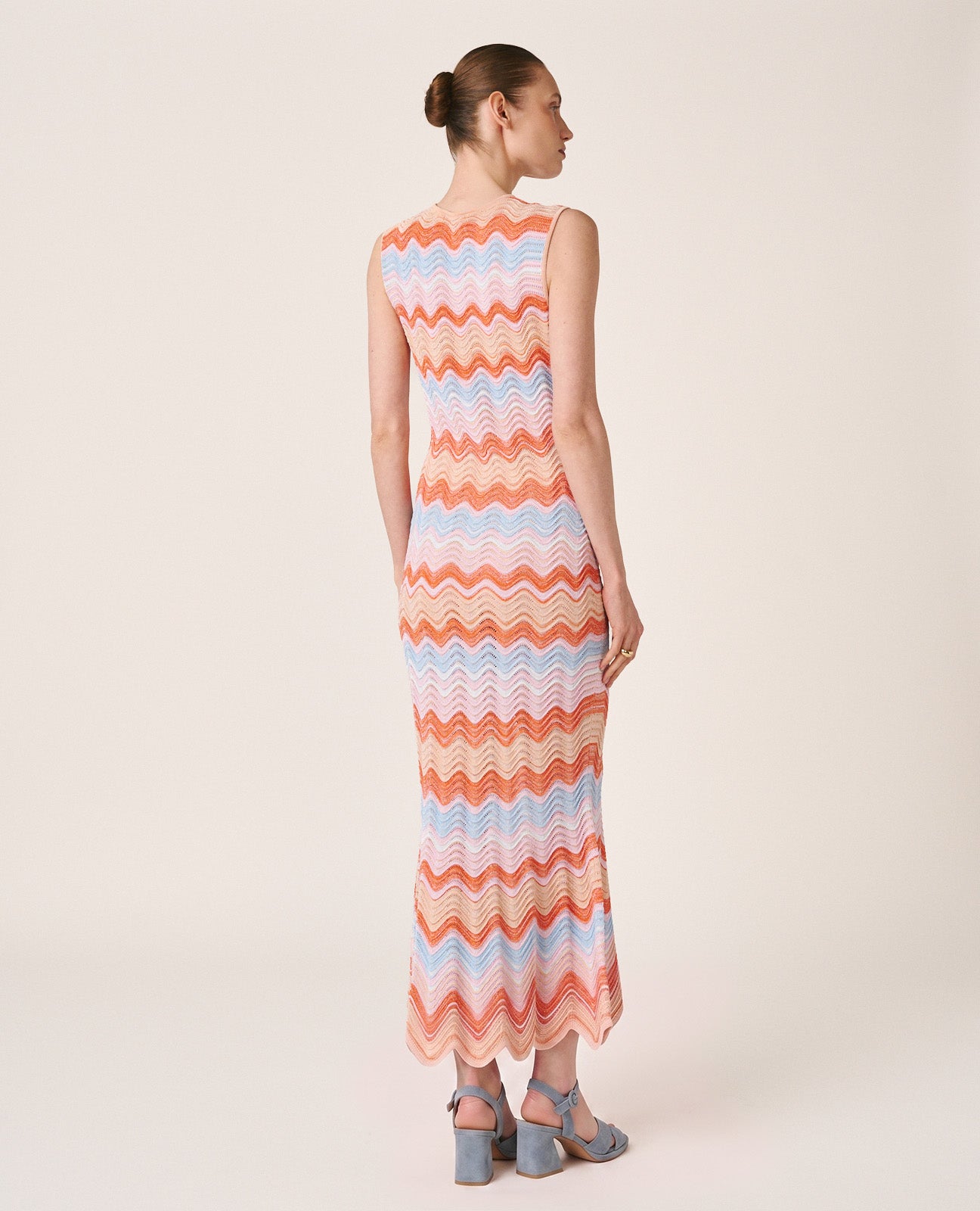 alma-en-pena-alfa-63265-langes-strickkleid-rmellos-mit-geometrie-print image 8