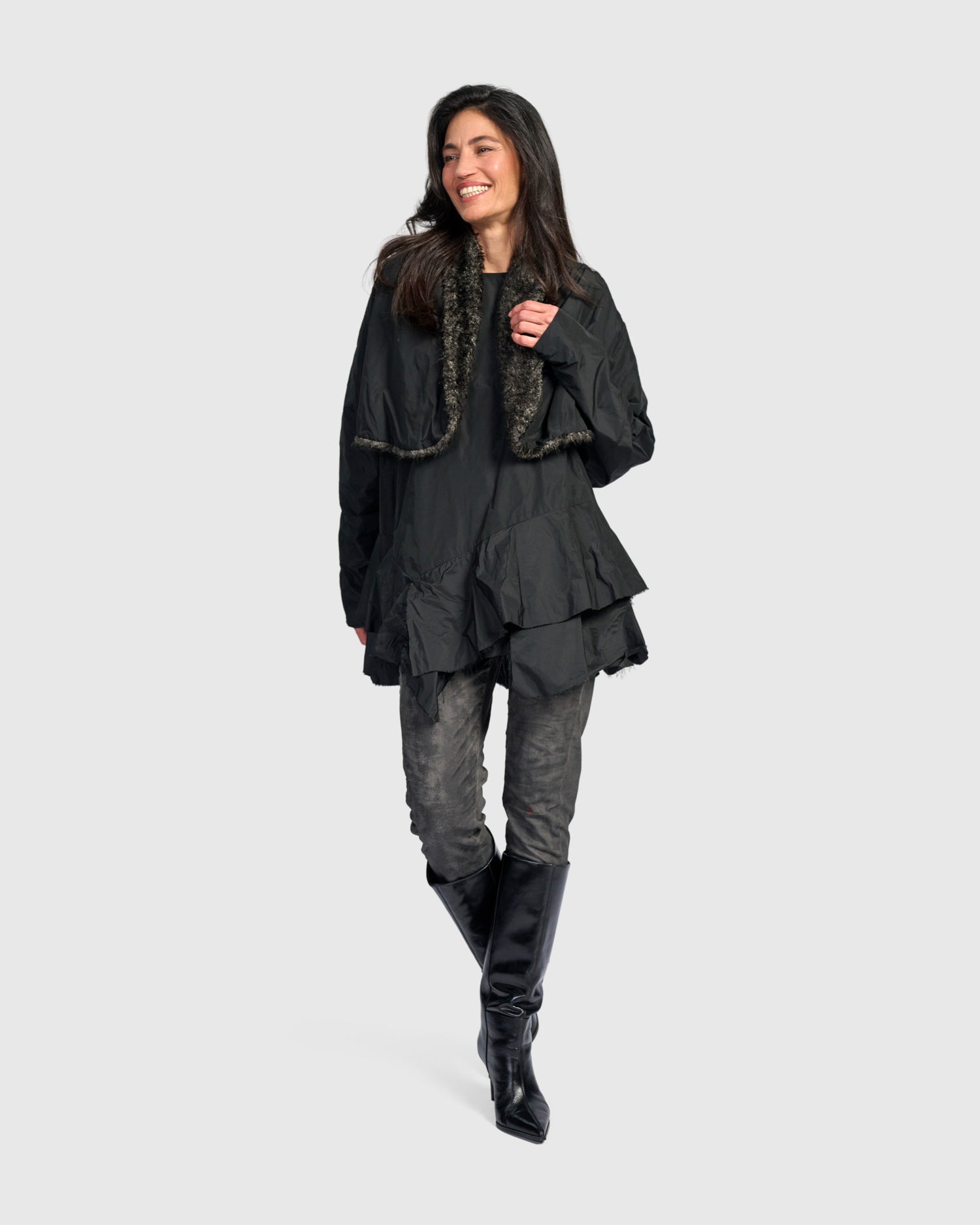 alembika-urban-lav-shrug-jacke-black image 2