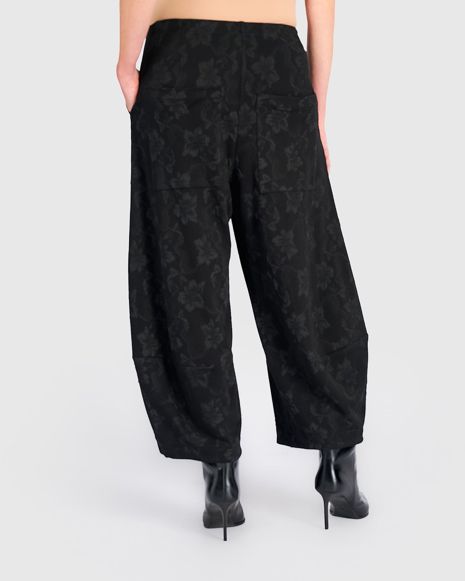 alembika-candlewick-laternen-hose-black-flora image 6