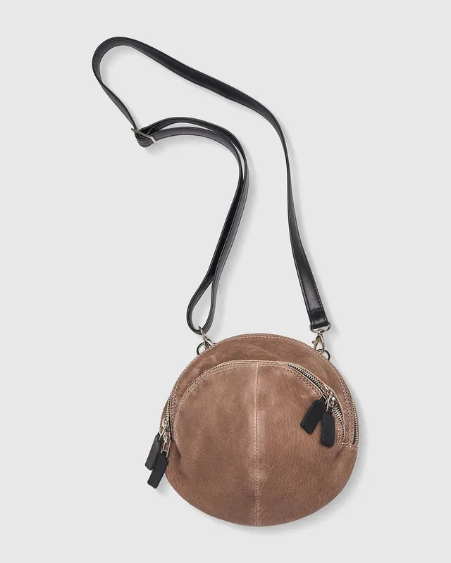 alembika-circle-canteen-tasche-holzbraun-leder image 1