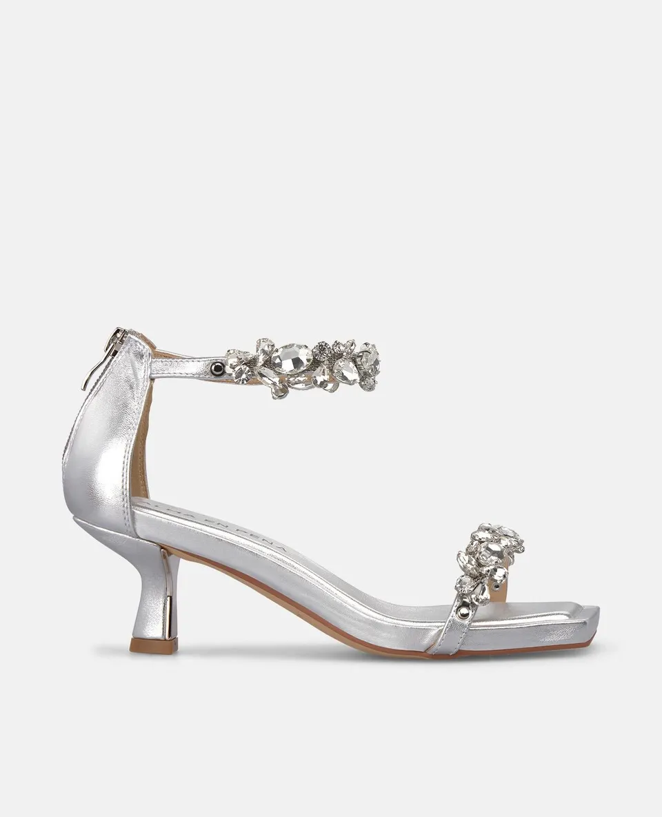 alma-en-pena-sandalette-metallic-silber-mit-strass-5-5-cm-blockabsatz image 1