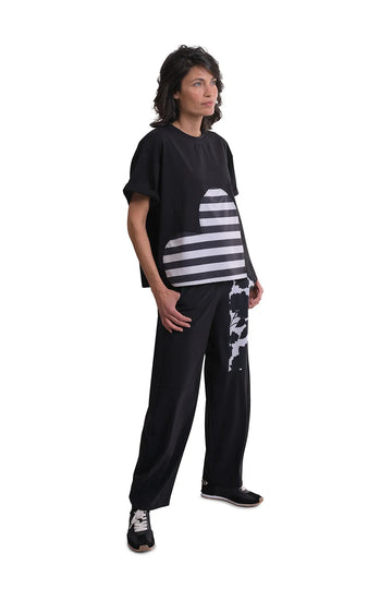 alembika-tekbika-herz-applikation-t-shirt-schwarz image 2