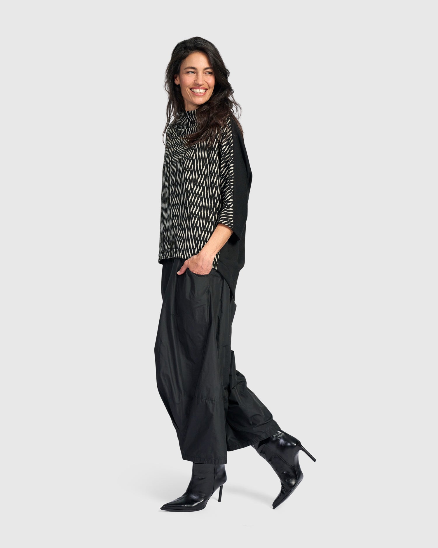 alembika-vertex-funnel-pullover-top-zebra image 3