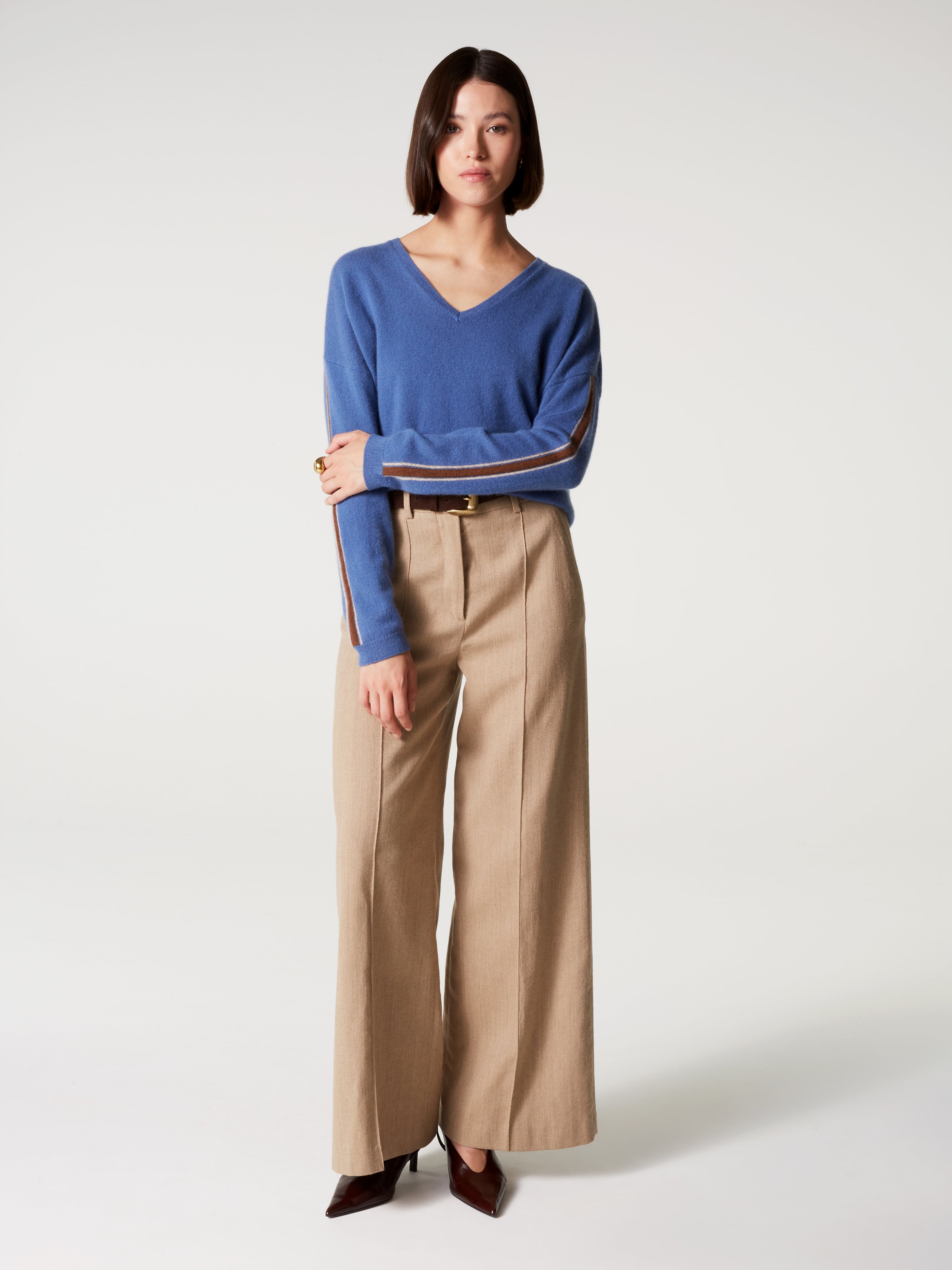 absolut-alexia-damen-pullover-kaschmir-v-ausschnitt-oversize-blau-beige image 2