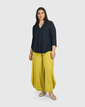 alembika-essential-v-neck-top-ocean-3-4-arm-shirt image 8