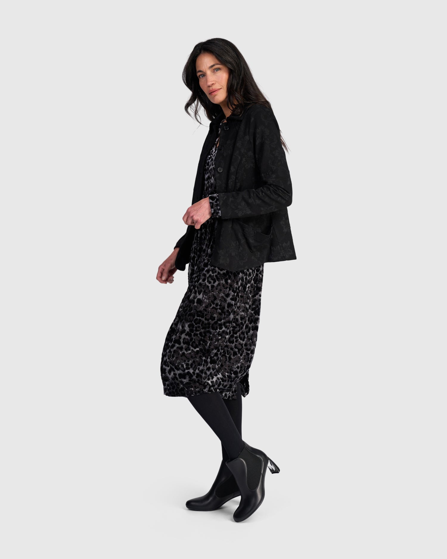 alembika-seraphine-blazer-black-flora-stretch-blazer image 3