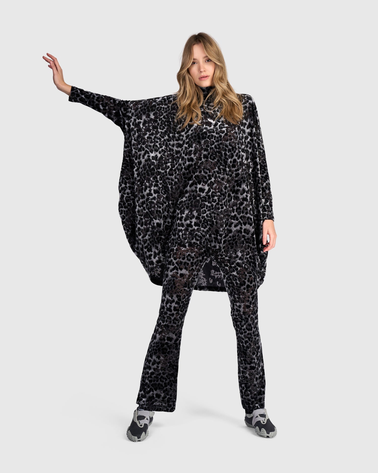 alembika-bagheera-oversized-tunic-tunika-pewter-leopard image 8