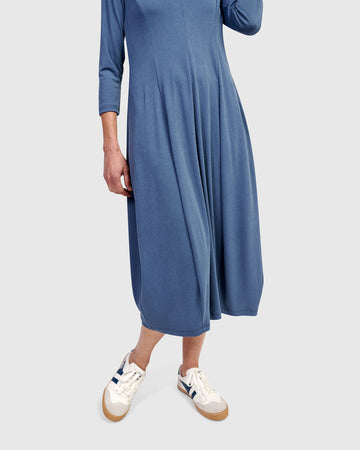 alembika-essential-cocoon-kleid-blue-mist image 7