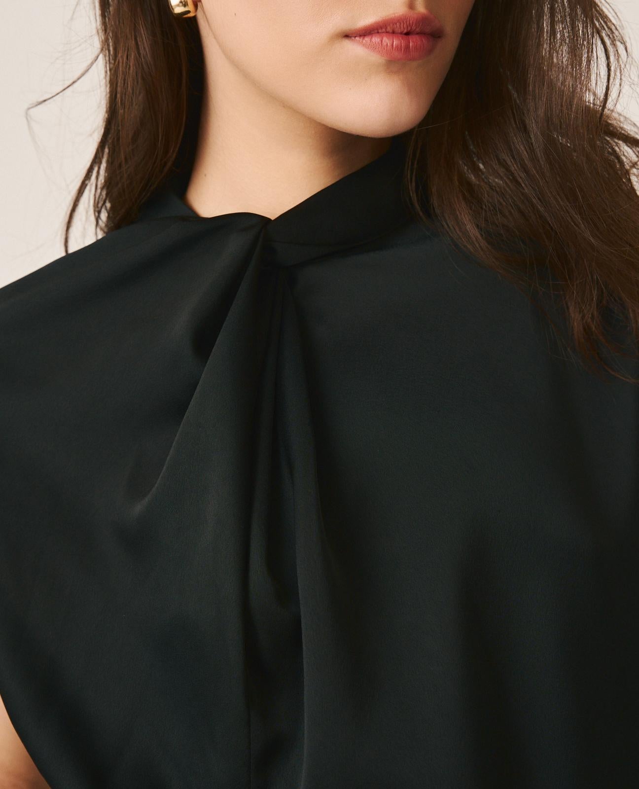 alma-en-pena-satin-bluse-schwarz-rmellos-drapiert image 4