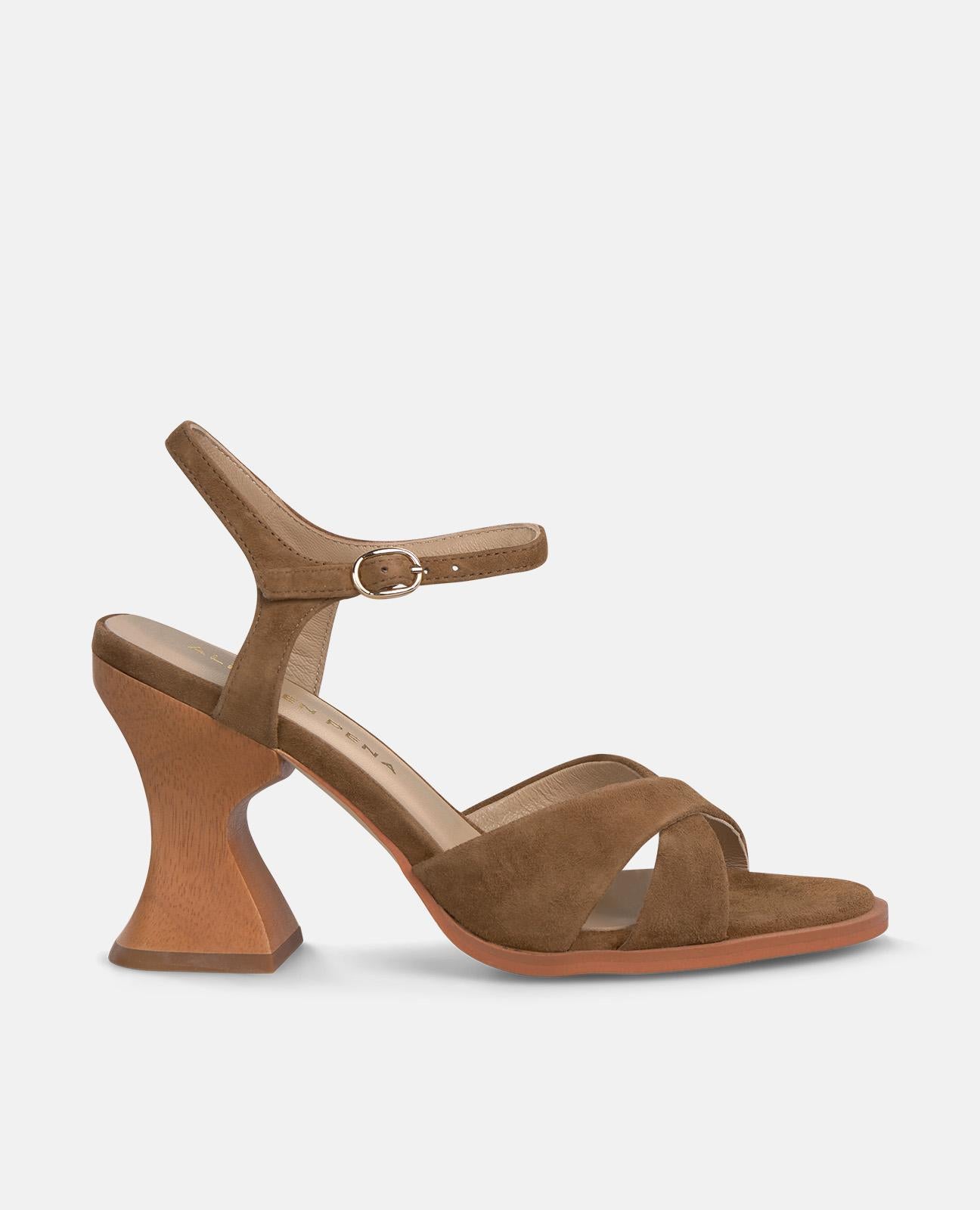 alma-en-pena-wooden-heel-sandale-karamell-10-cm-holzabsatz image 1