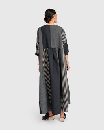 alembika-urban-daybreak-oversized-maxikleid-slate-stripes image 6