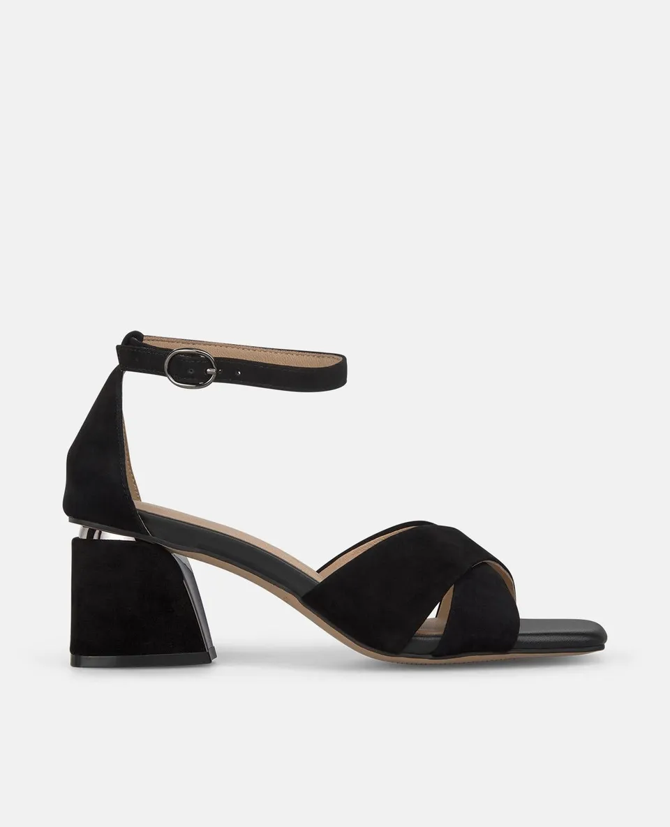 alma-en-pena-riemen-sandalette-absatz-sandale-5-5-cm-in-schwarz image 1
