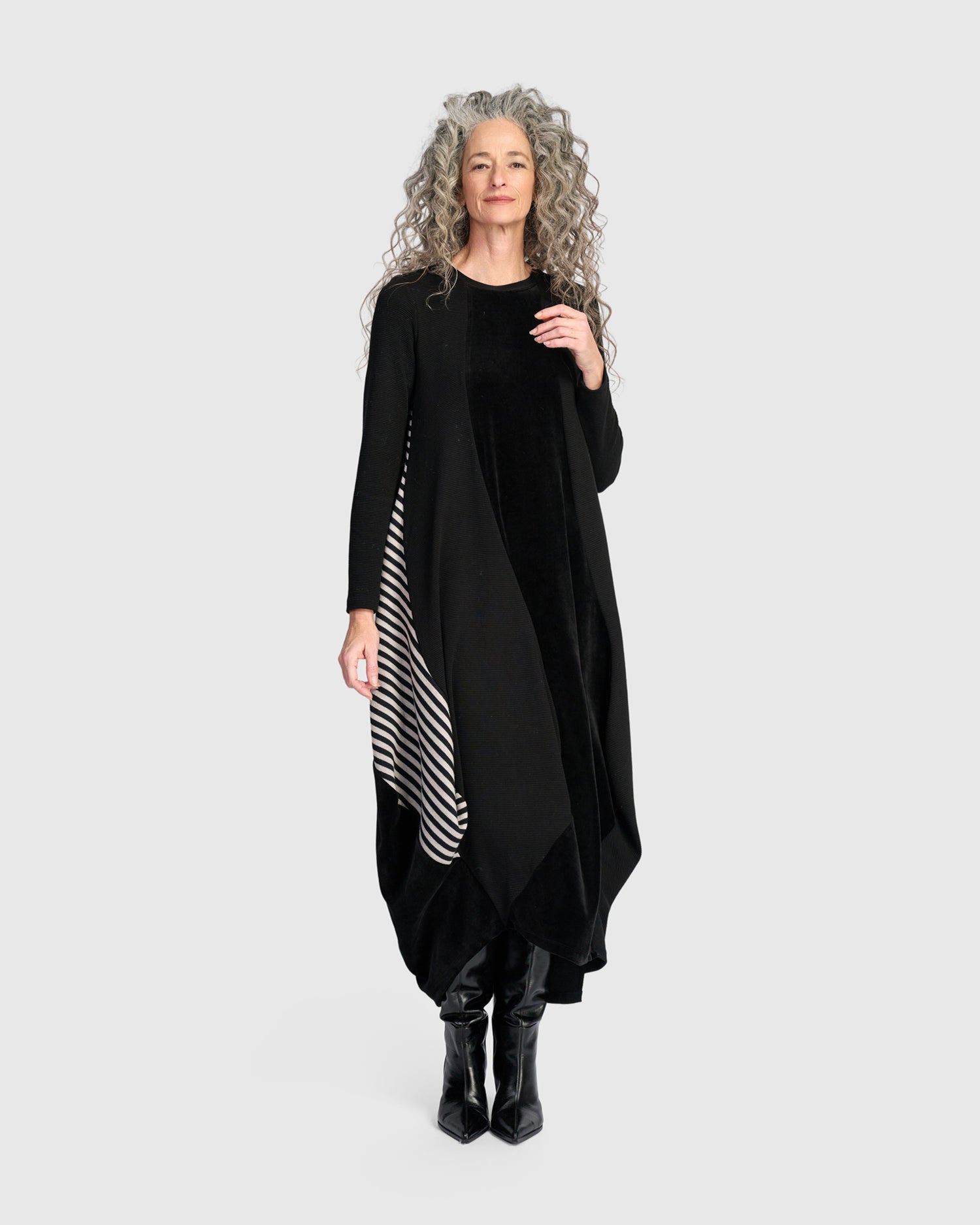 alembika-urban-ronn-draped-kleid-black-mix-ud-fw26 image 7