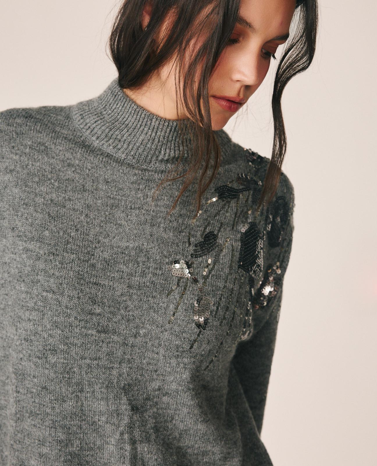 alma-en-pena-rollkragenpullover-grau-mit-pailletten-stickerei image 3