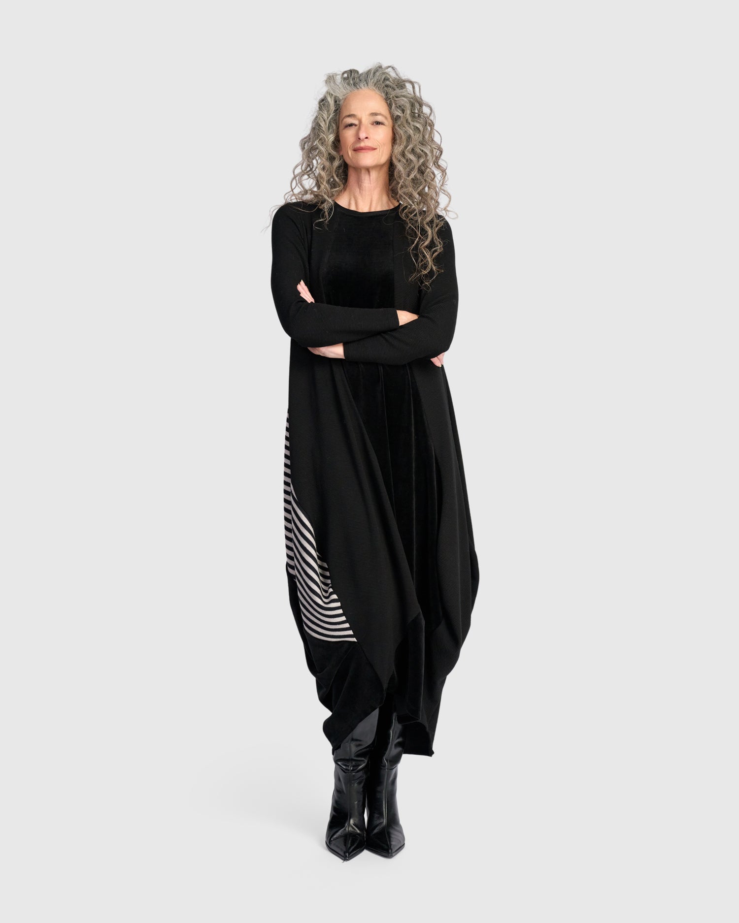 alembika-urban-ronn-draped-kleid-black-mix-ud-fw26 image 4