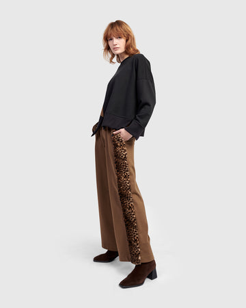alembika-urban-strut-relaxed-hose-camel image 5