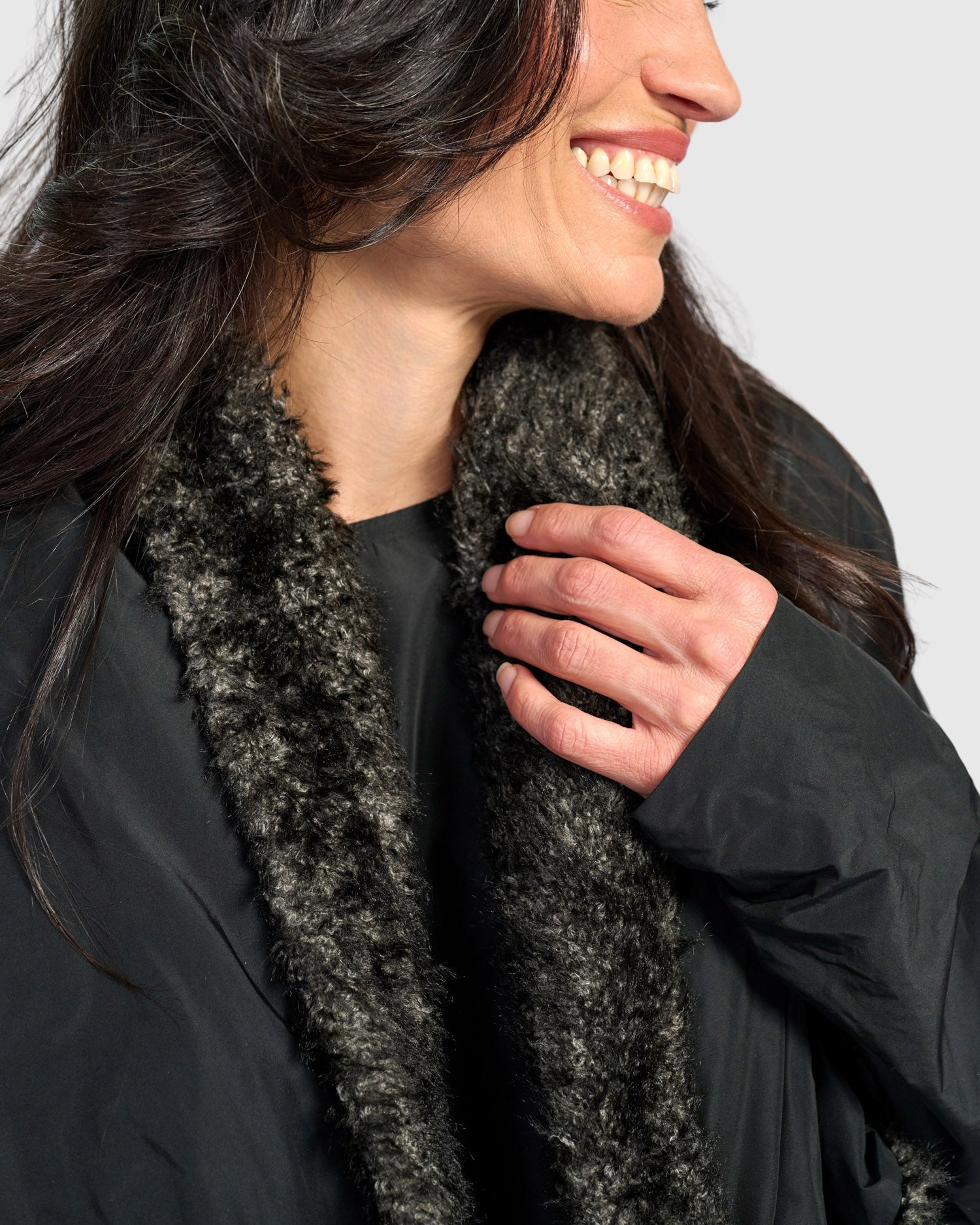 alembika-urban-lav-shrug-jacke-black image 3
