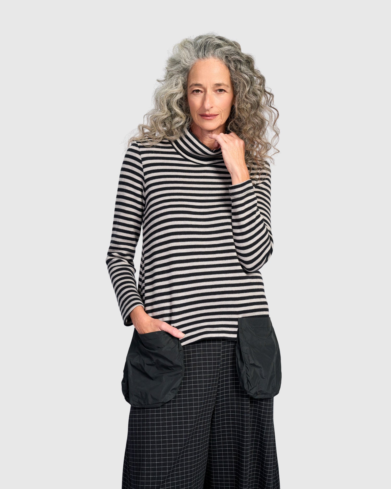 alembika-urban-vik-pockets-turtleneck-schwarz-cloud-streifen image 3