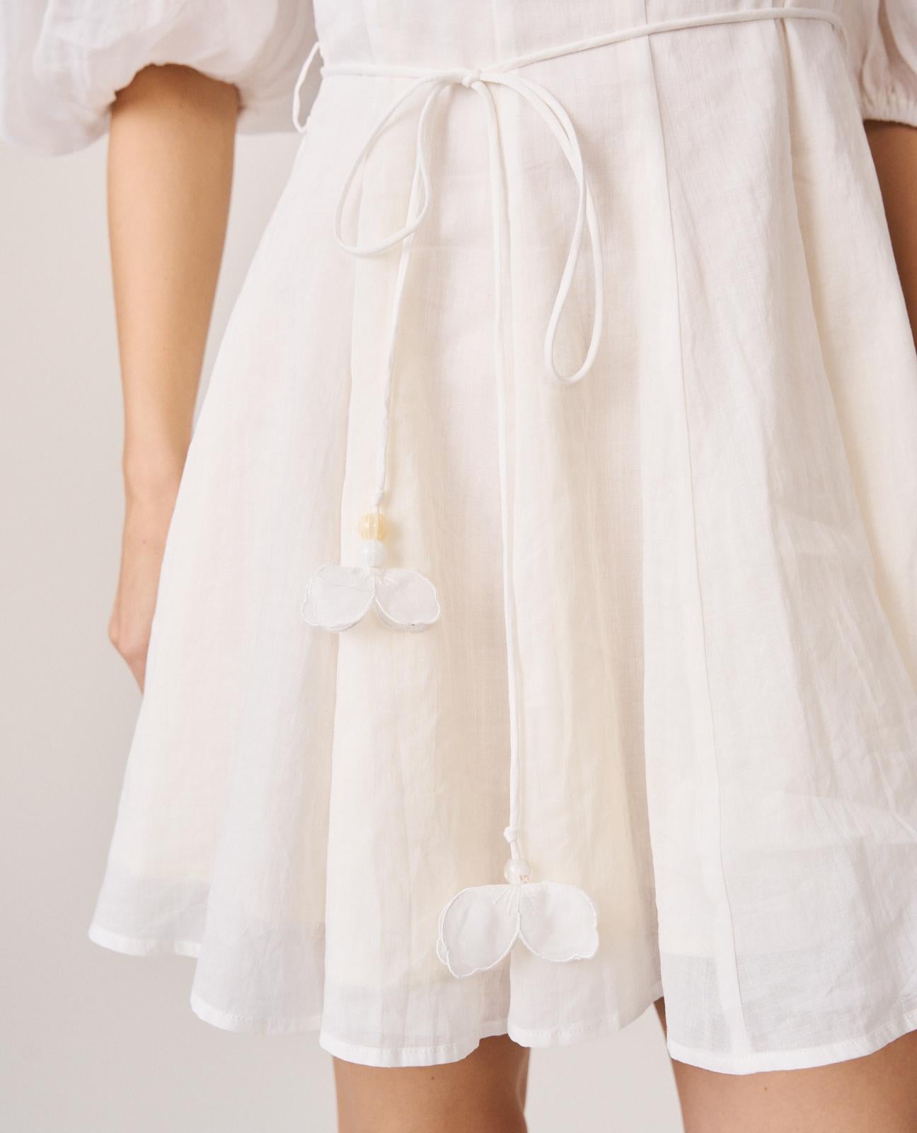 alma-en-pena-63328-mini-kleid-wei-v-ausschnitt-puff-rmel image 6