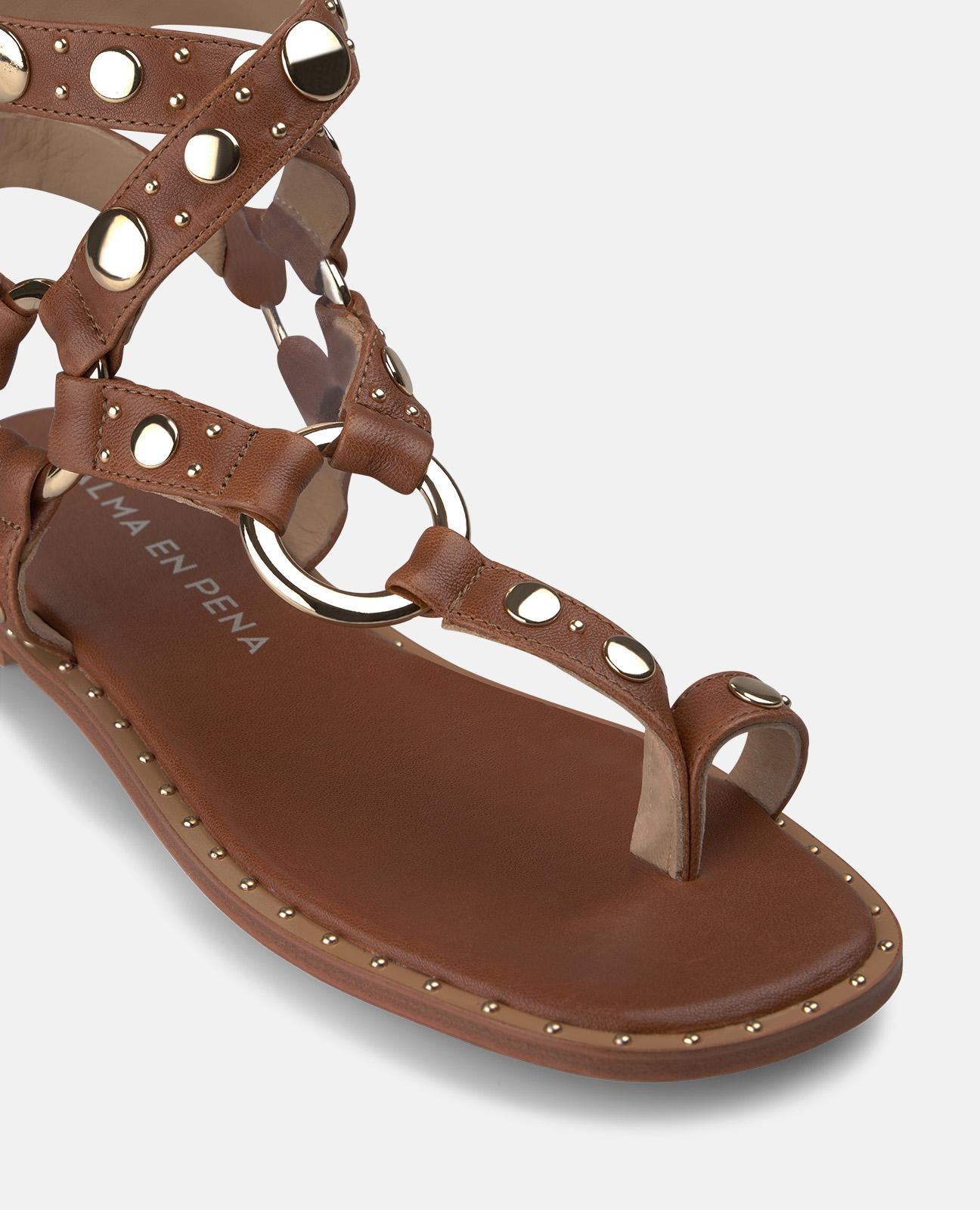 alma-en-pena-studded-sandal-flache-nappa-sandale-camel image 4