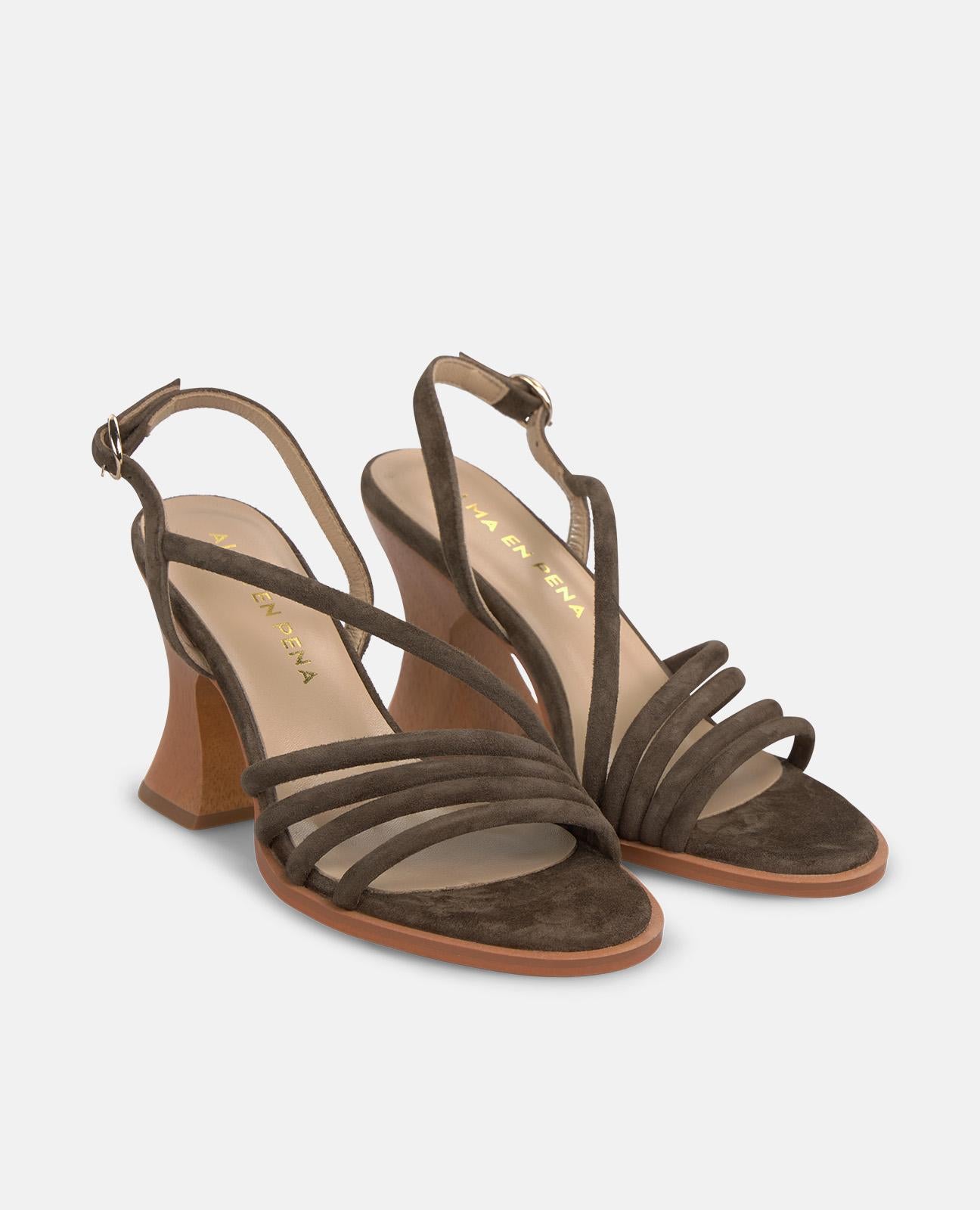 alma-en-pena-wooden-heeled-riemchensandale-braun-10-cm image 2