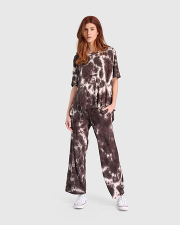 alembika-lala-lounge-hose-braun-pink-tie-dye image 6