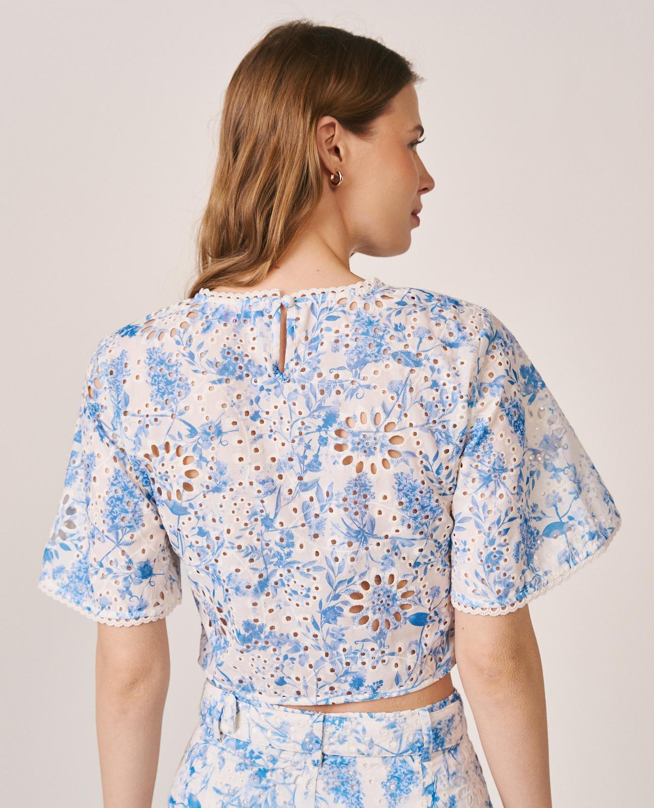 alma-en-pena-kurzarm-top-mit-stickerei-und-bl-mchenmuster-blau image 8