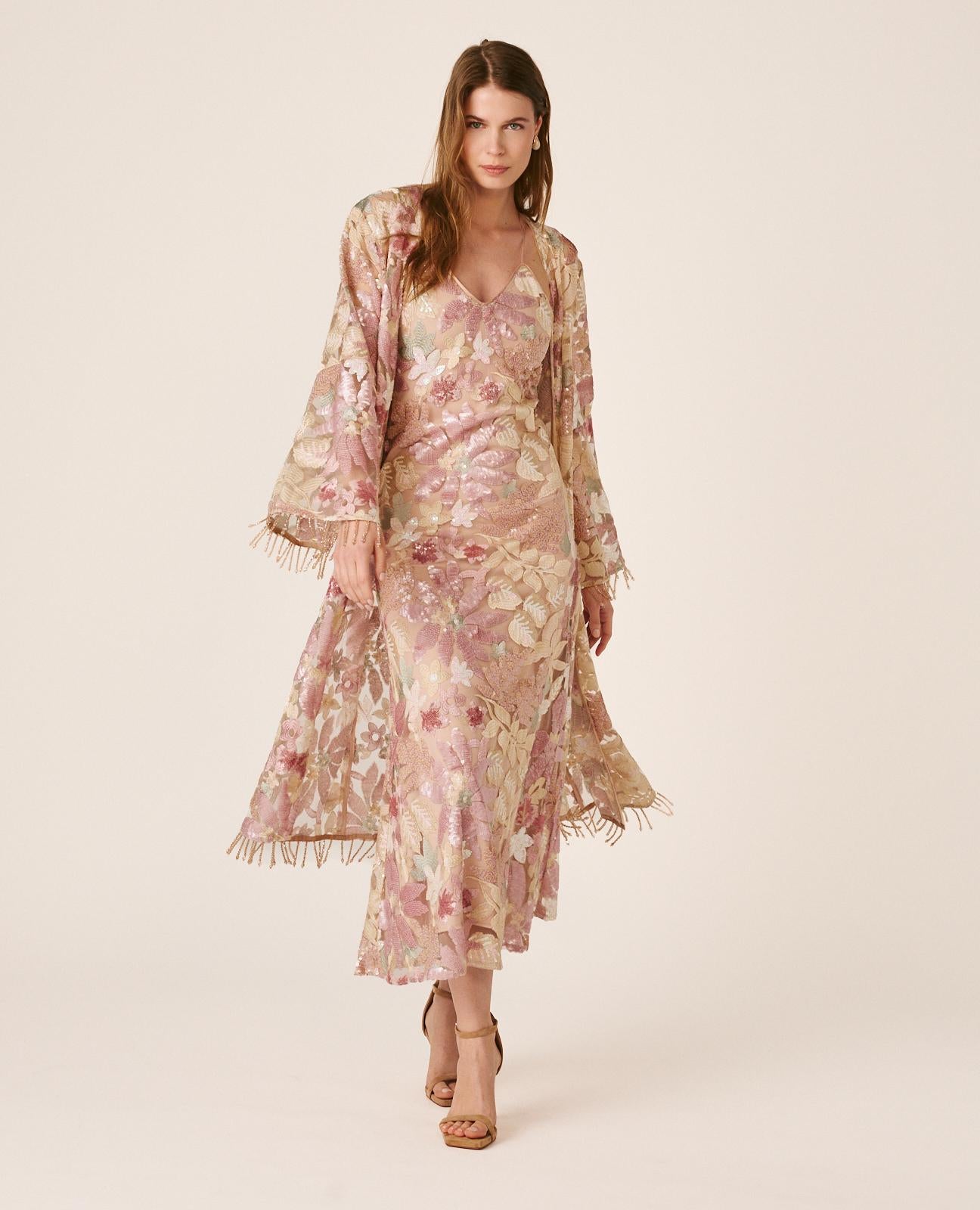 alma-en-pena-floral-caftan-pailletten-caftan-rosa-mit-blumendruck image 1
