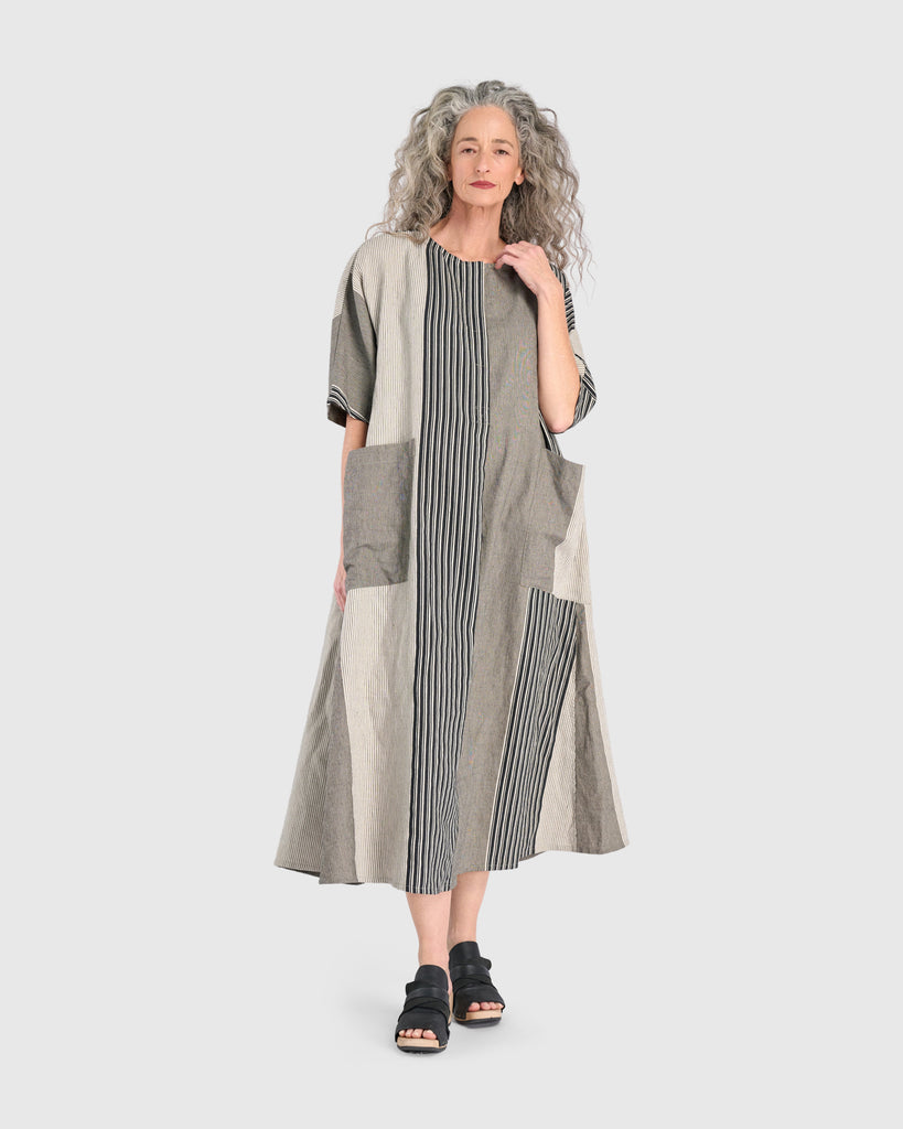 alembika-urban-daybreak-oversized-kleid-sand-streifen-ud120s image 1