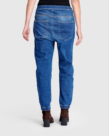 alembika-weekend-boyfriend-jogger-jeans-denim image 4