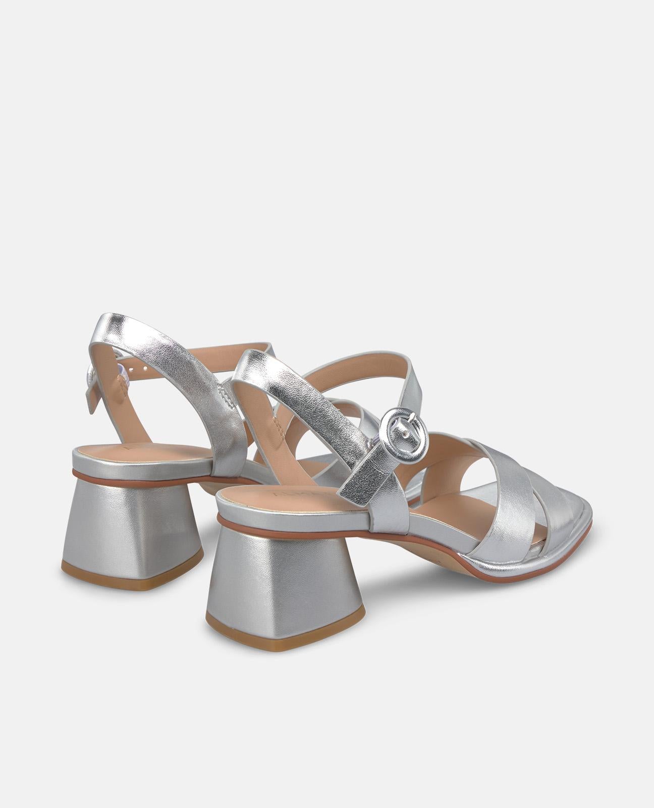 alma-en-pena-leather-toe-strap-heeled-sandals-riemchen-sandale-metallic-silber-4 image 3