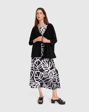 alembika-essential-relaxed-crop-cardigan-schwarz image 2