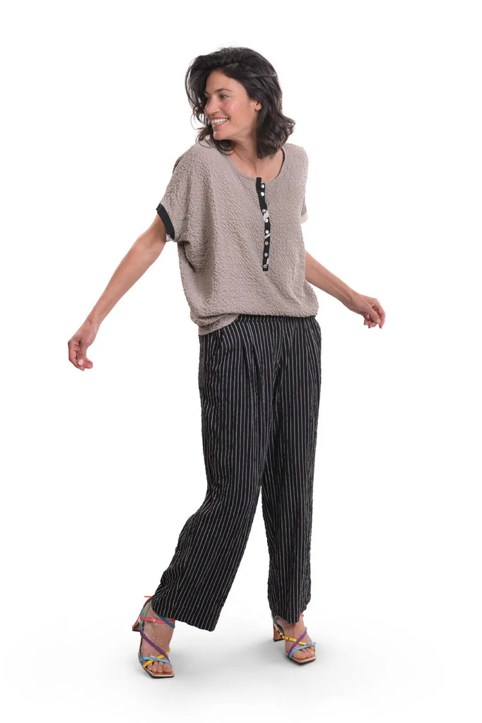alembika-henley-crepe-top-stone-knopfleisten-shirt image 1