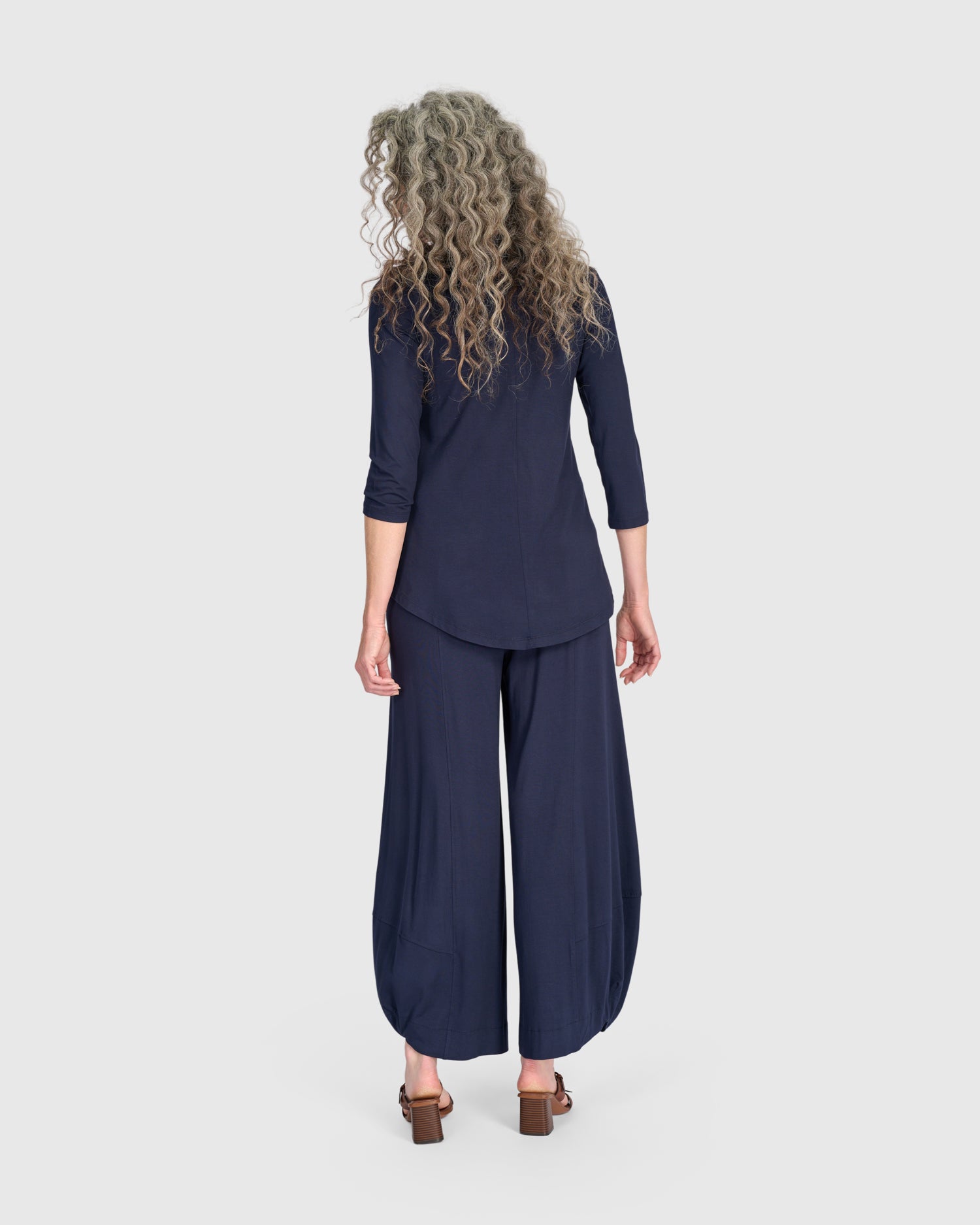 alembika-essential-v-neck-top-damen-navy image 6