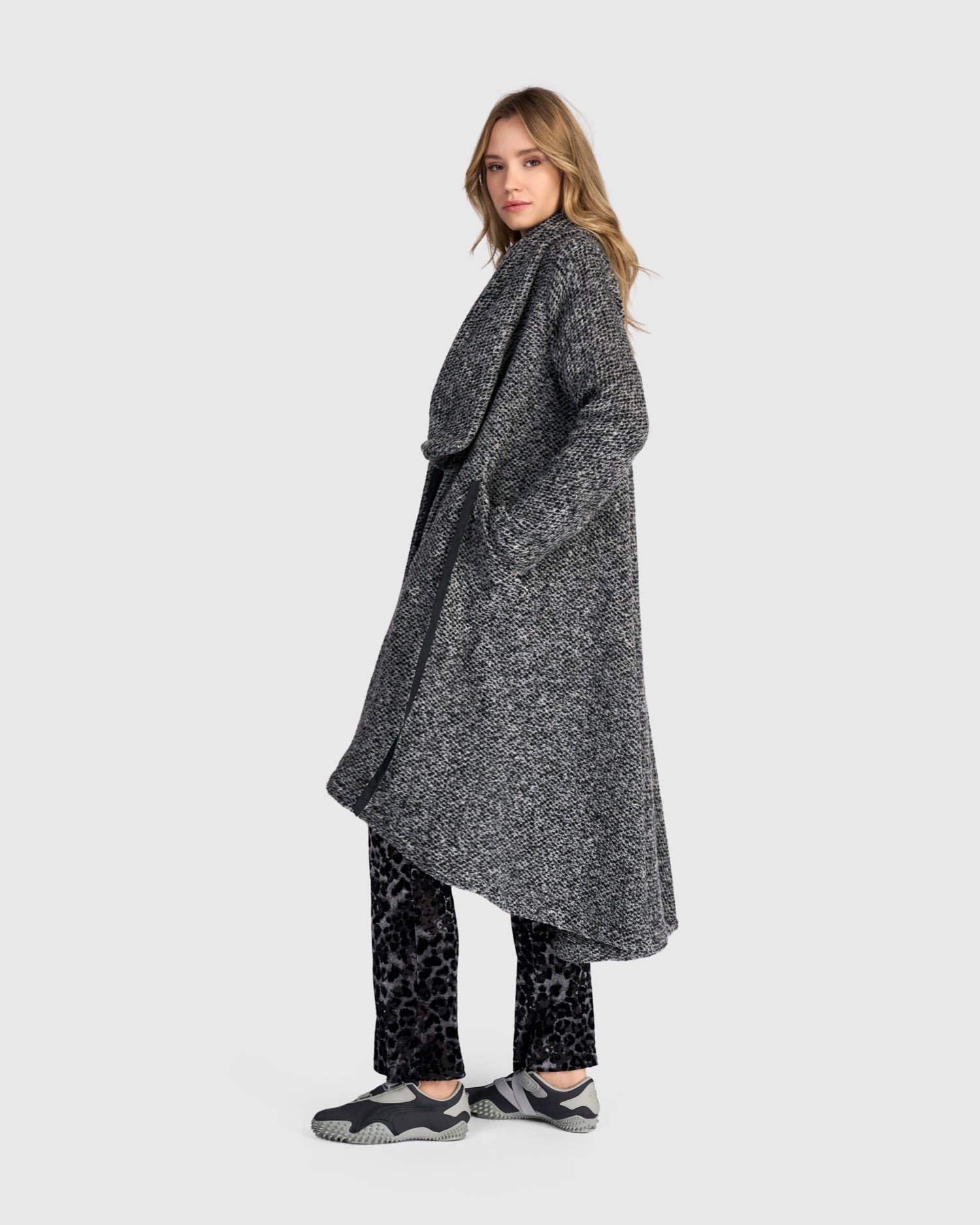 alembika-misty-wrap-wickeljacke-grau-melange image 4