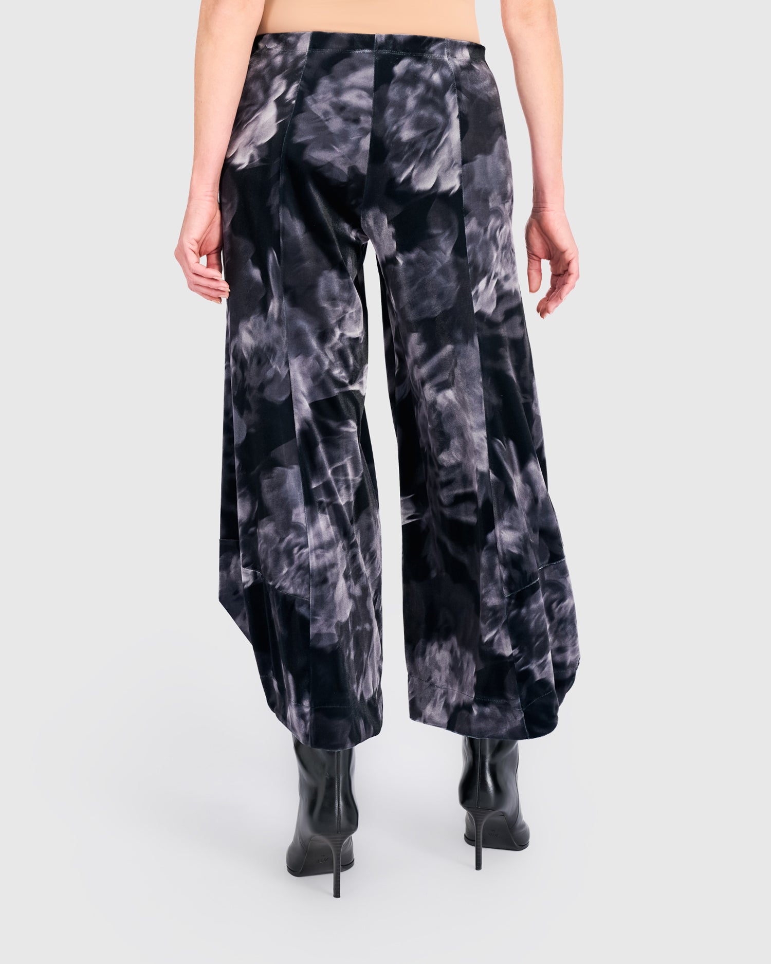 alembika-cassis-velvet-punto-pants-smoke-flora image 5
