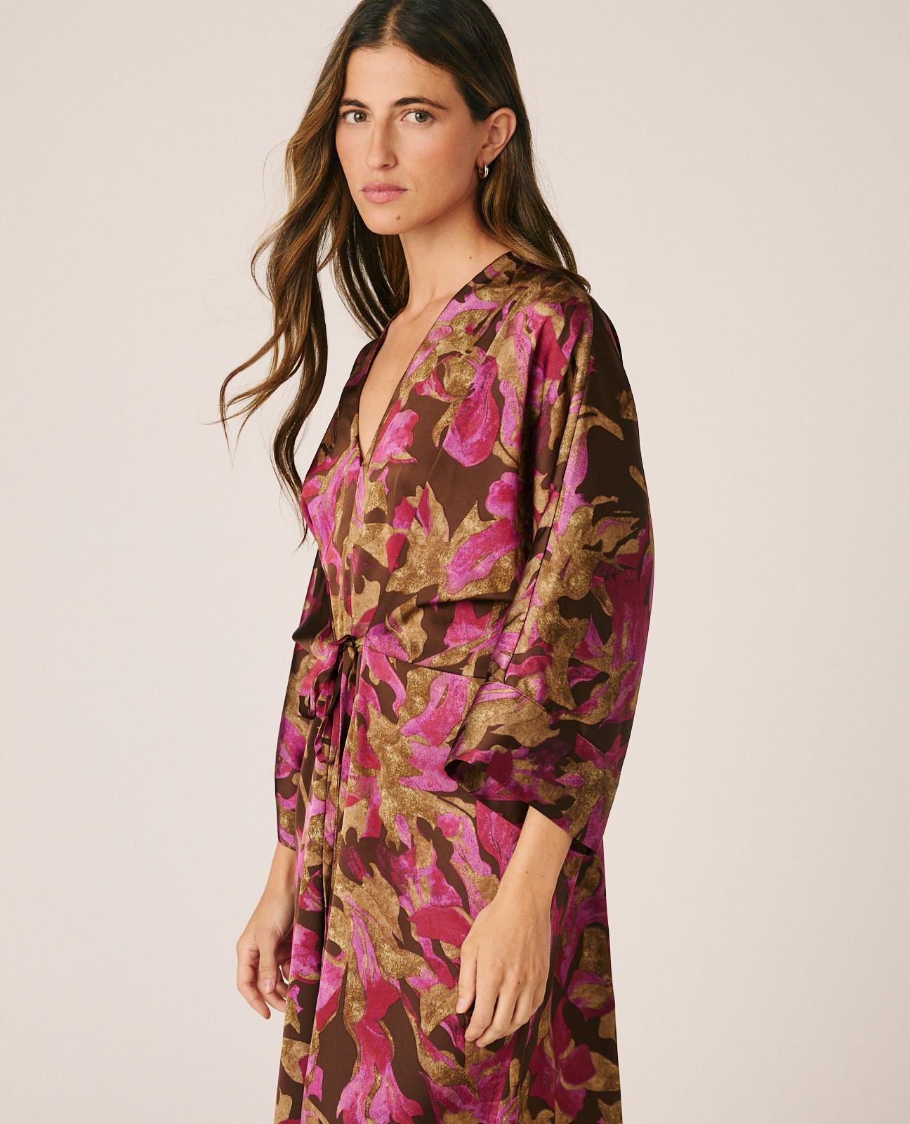 alma-en-pena-satin-midikleid-floral-rosa-kimono image 3