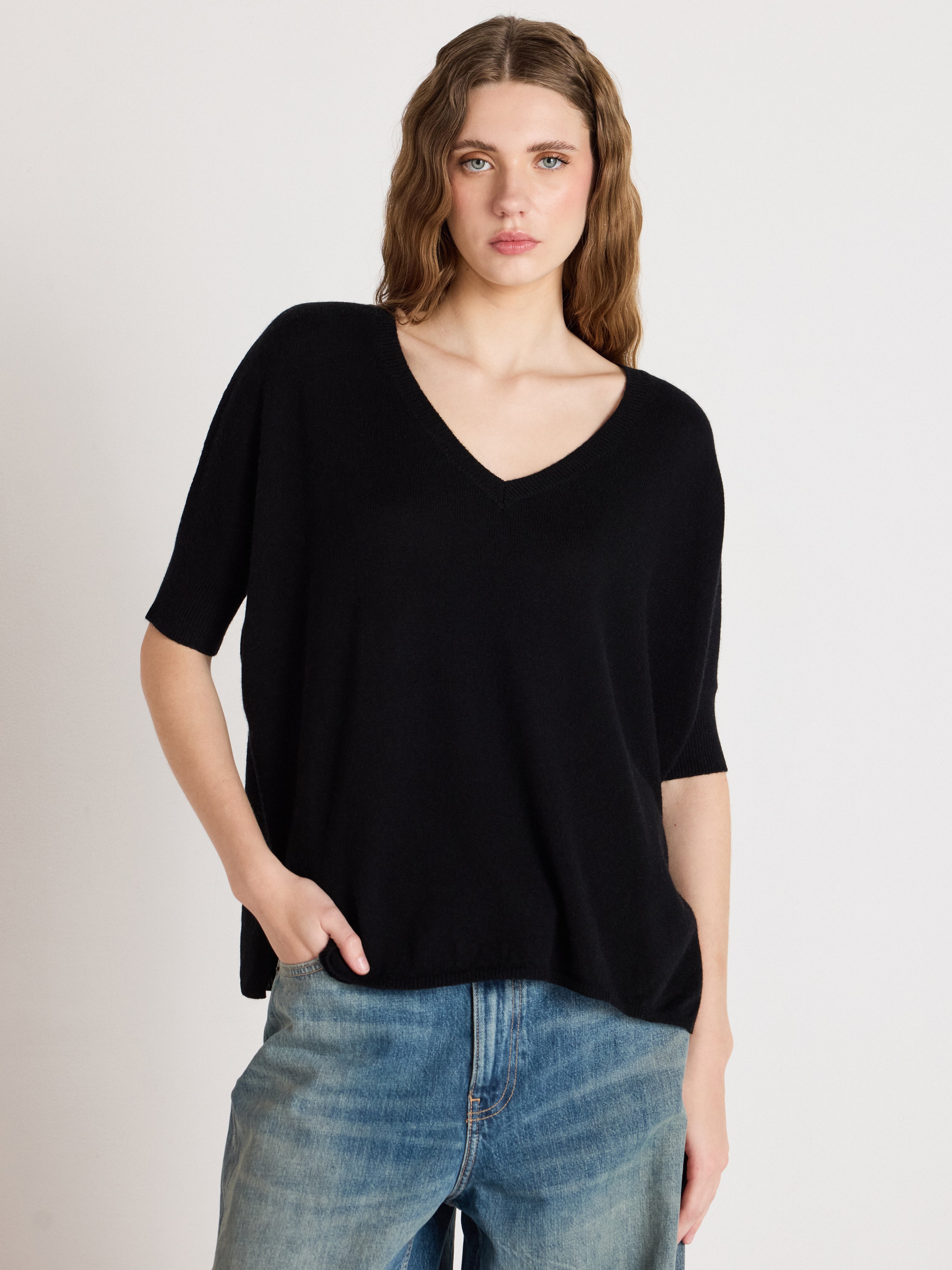 absolut-kate-poncho-pullover-mit-v-ausschnitt-aus-kaschmir-schwarz image 1