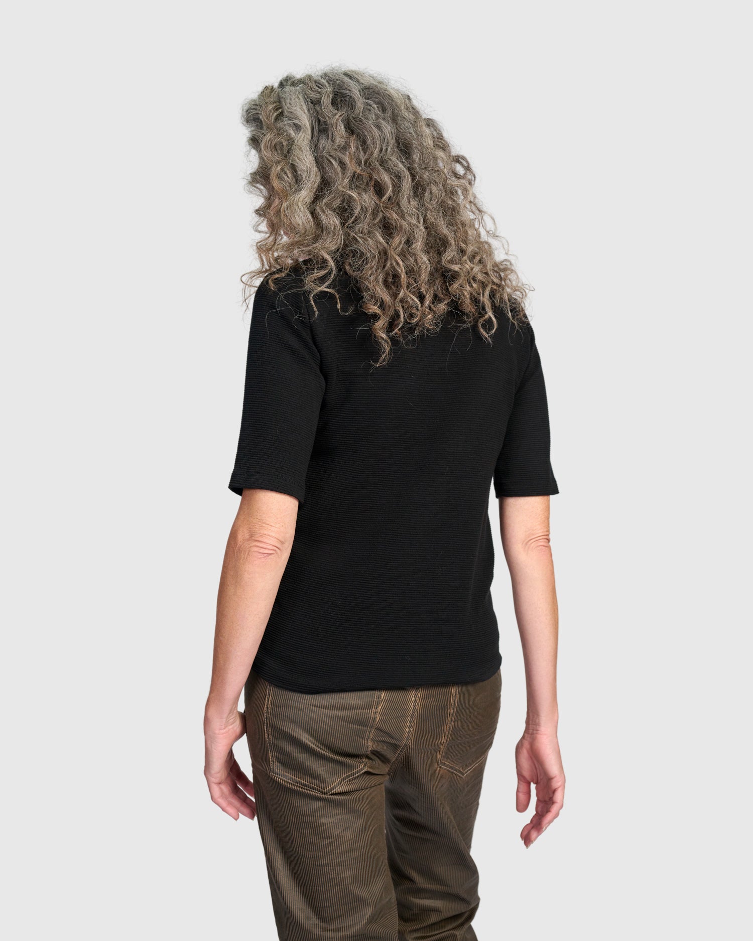 alembika-ribbed-mockneck-tee-schwarz image 4
