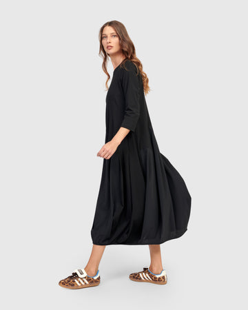 alembika-tekbika-phoebe-crew-cocoon-dress-black-midikleid image 4