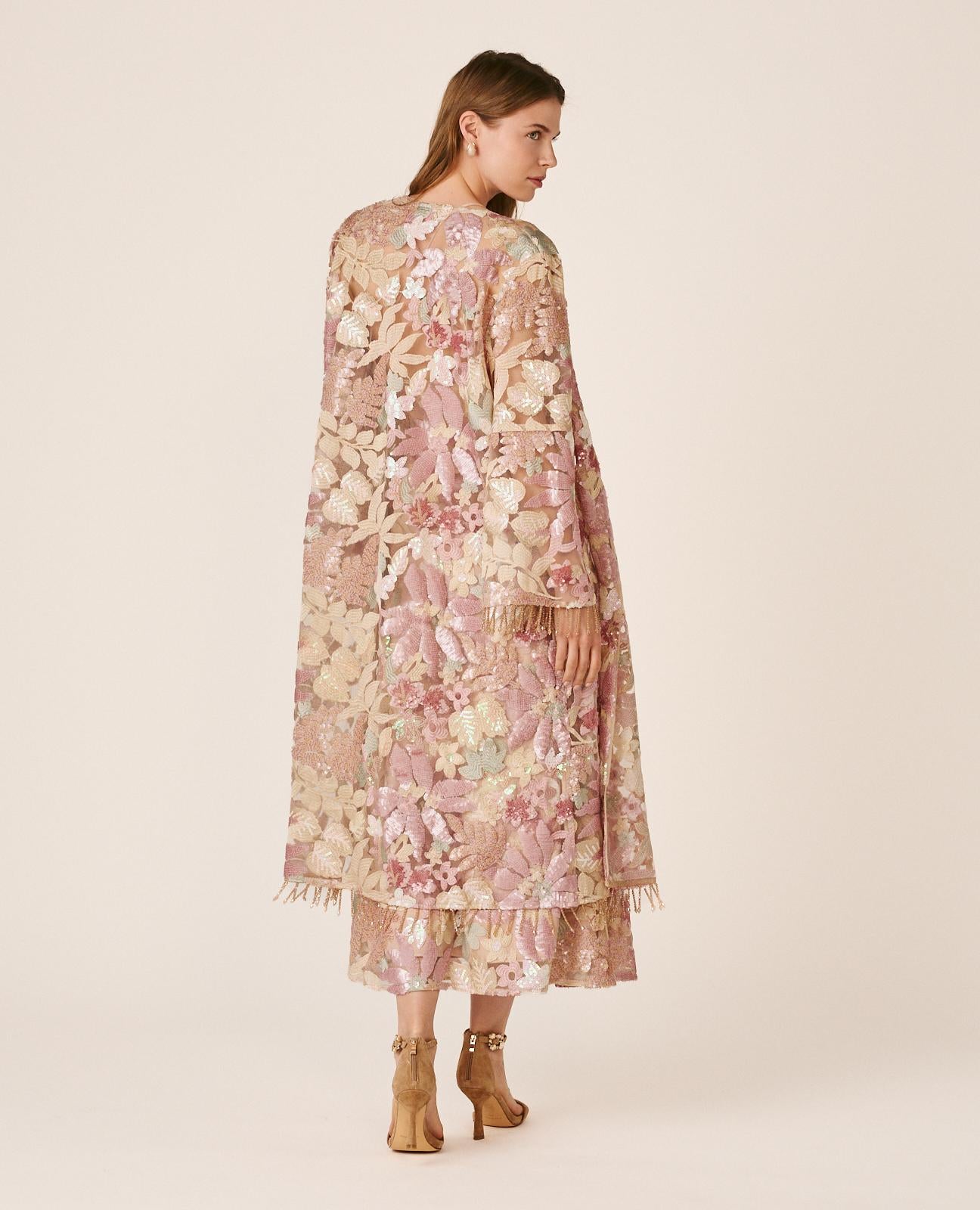 alma-en-pena-floral-caftan-pailletten-caftan-rosa-mit-blumendruck image 7