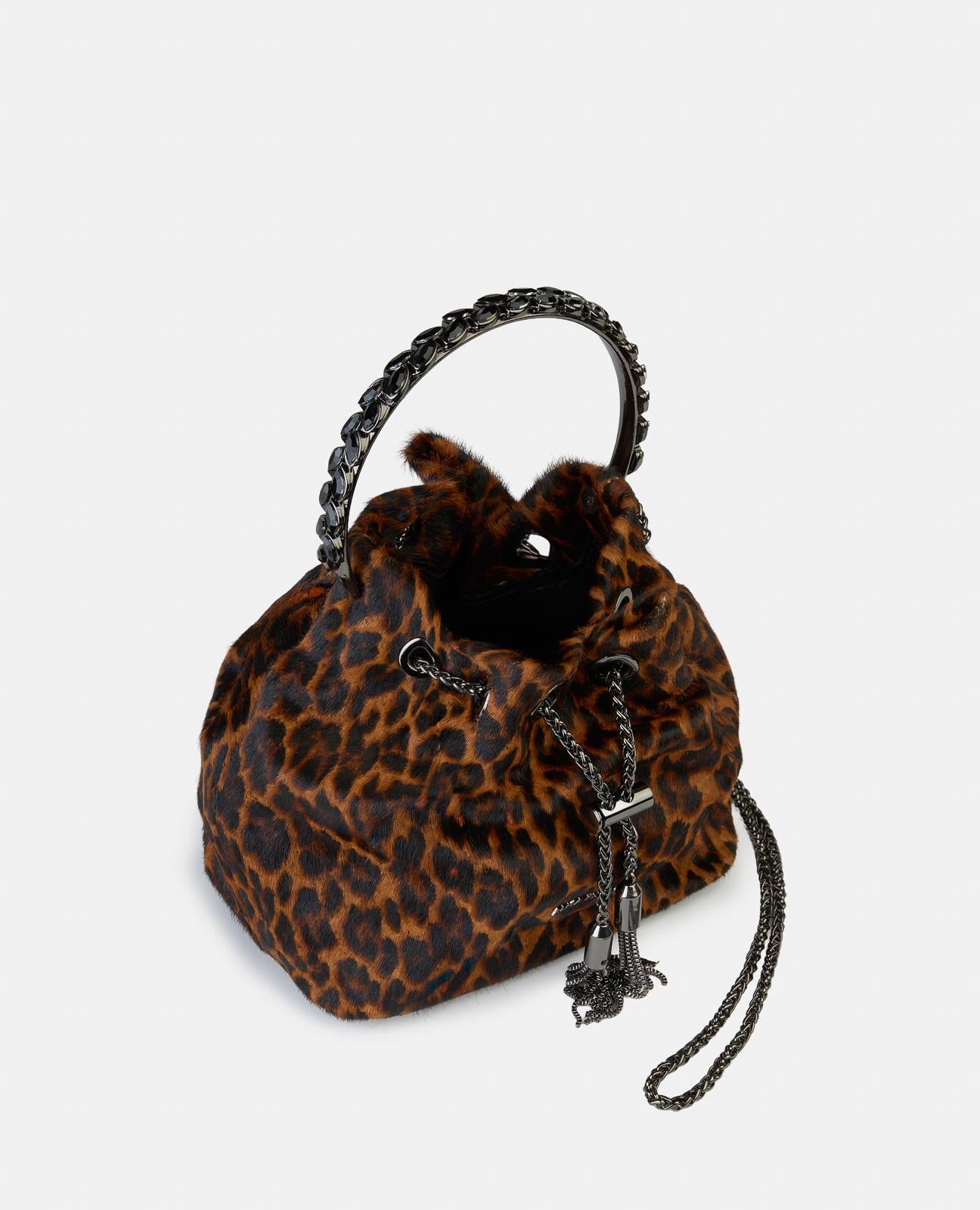 alma-en-pena-bowler-bag-braun-leder-handtasche-mit-anh-nger-und-kette image 3