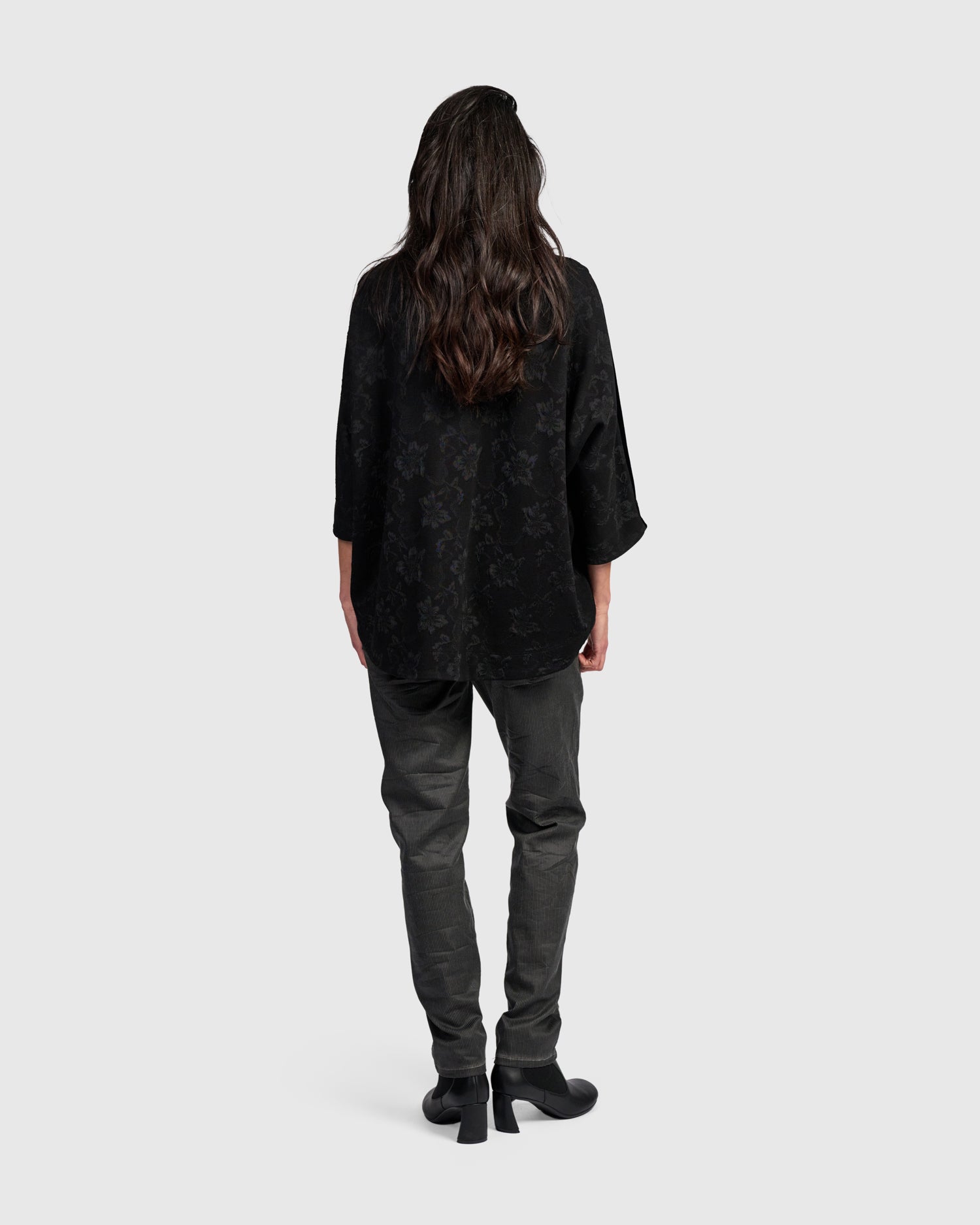alembika-aster-funnel-pullover-top-black-flora image 5