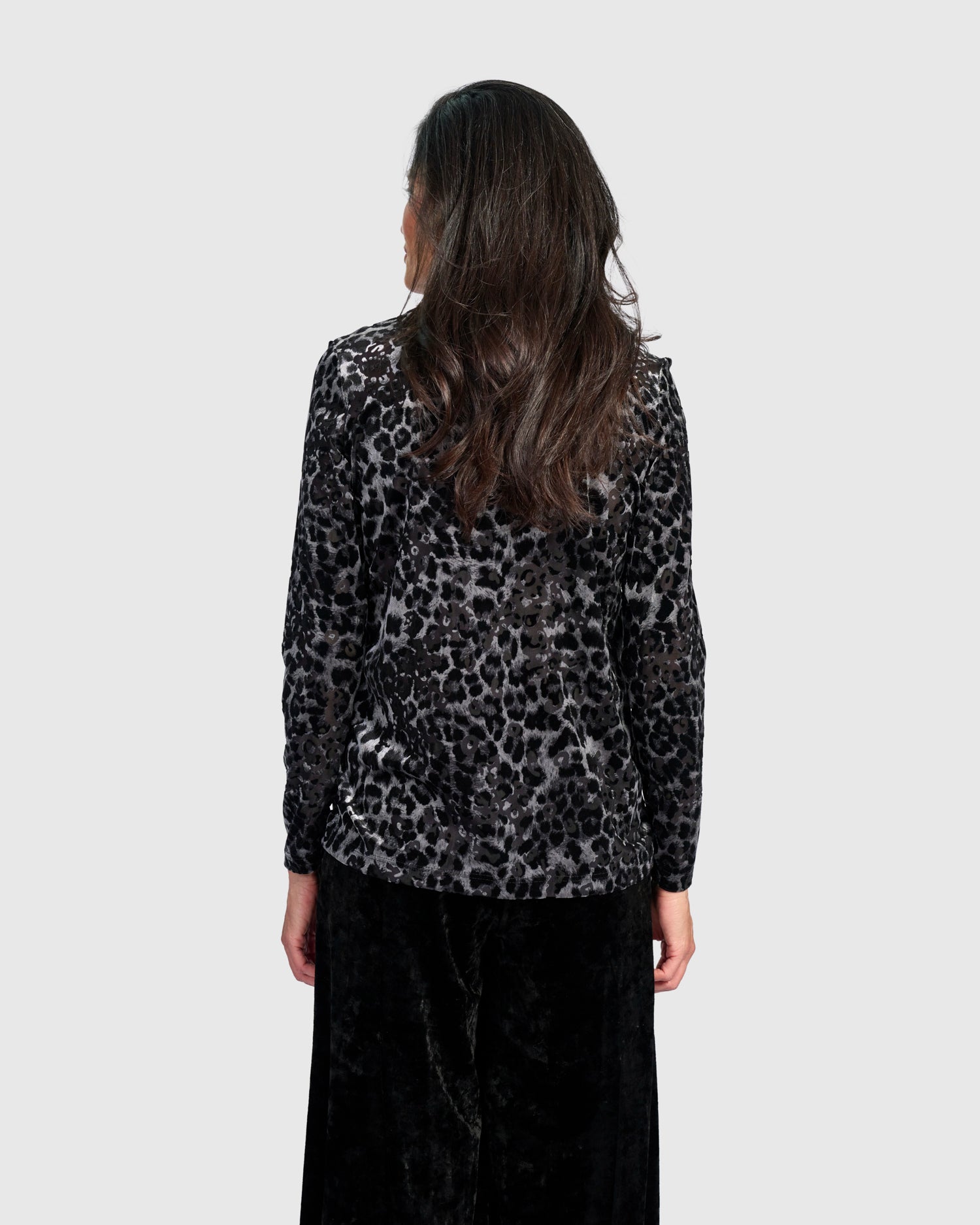 alembika-dita-turtleneck-top-at817l-pewter-leopard image 4